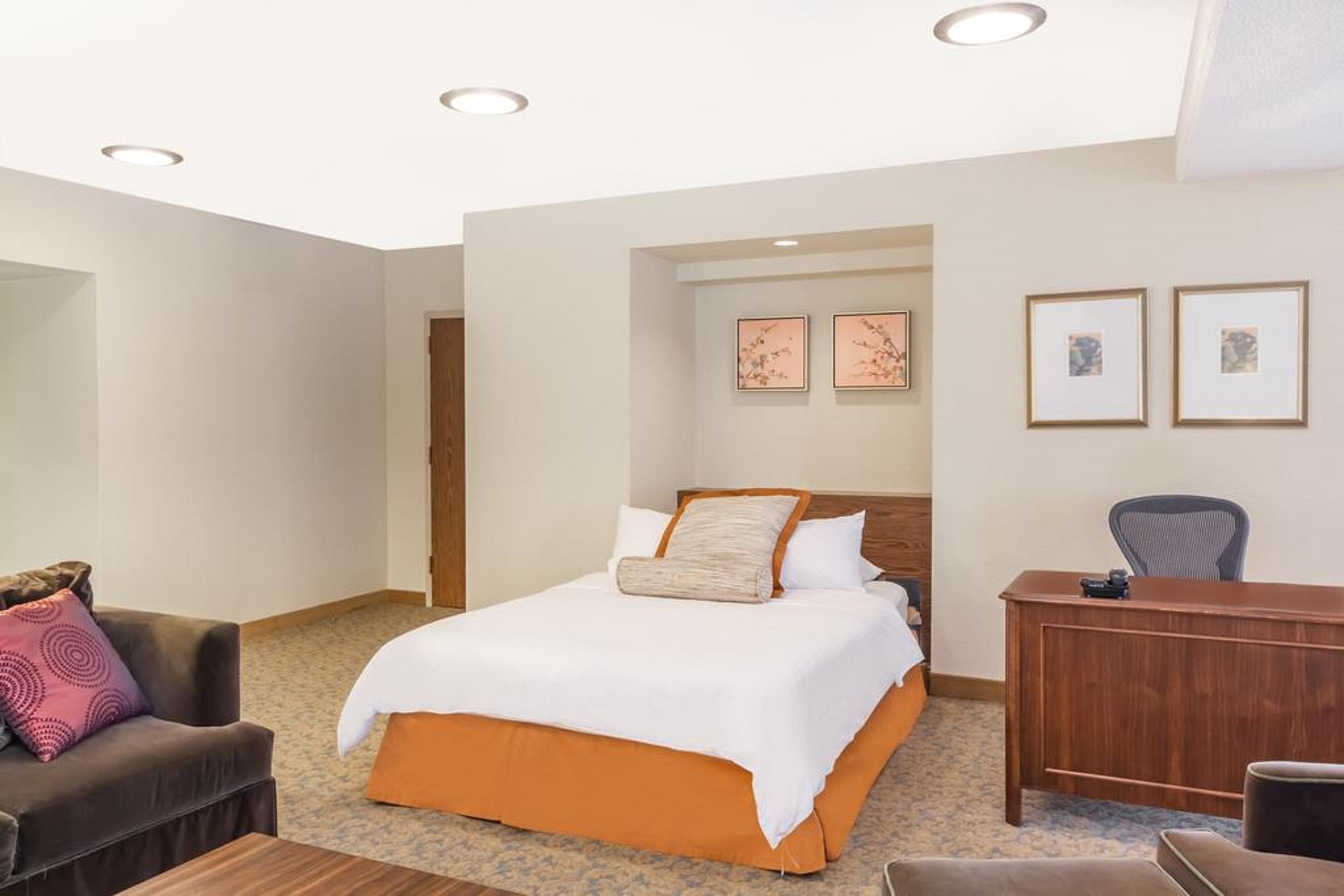 Wyndham Indianapolis Airport Hotel Exterior photo
