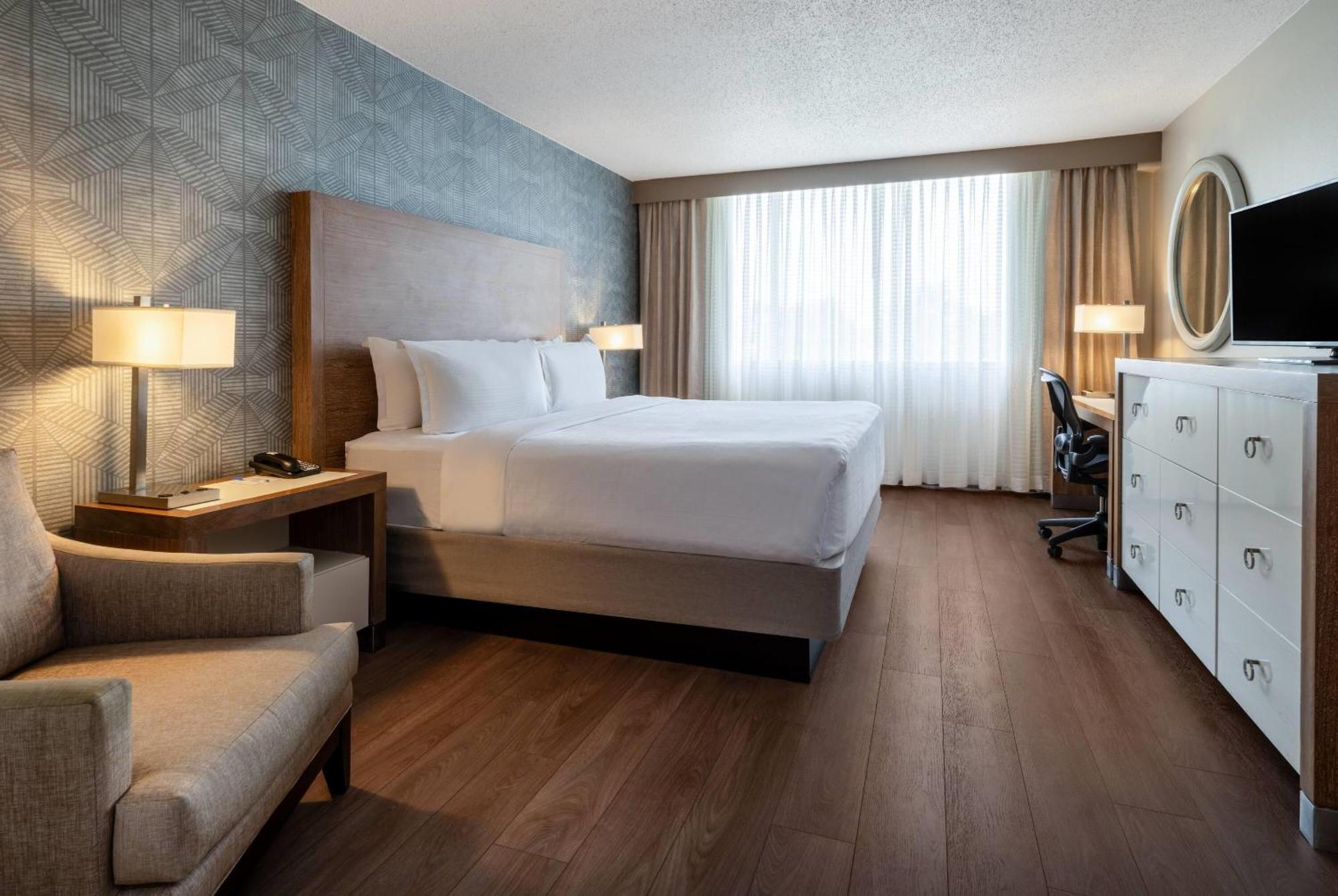 Wyndham Indianapolis Airport Hotel Exterior photo